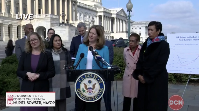 Mayor Silberberg joined Mayor Muriel Bowser and Congresswoman Eleanor Holmes Norton for a press conference on Capitol Hill in 2017.